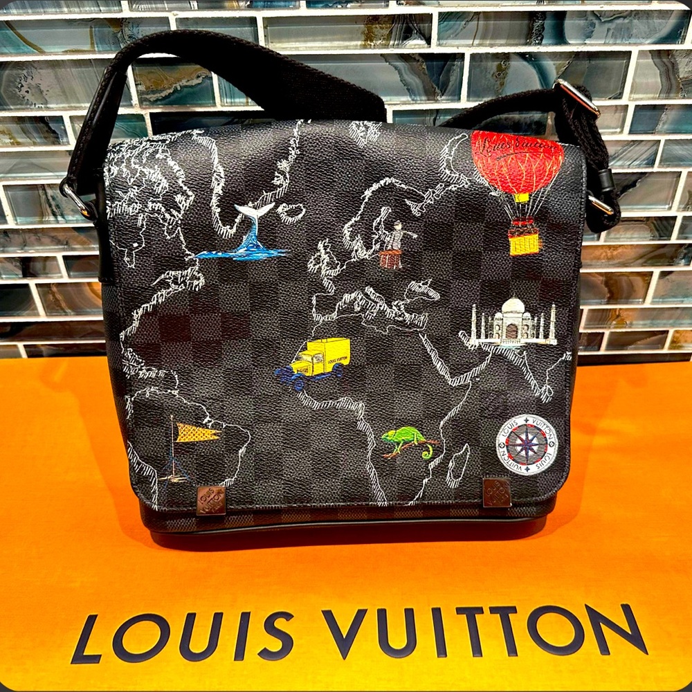 Louis Vuitton LTD Ed World Map District PM Damier Graphite Messenger Bag black